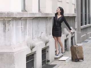 Mariska, Vendeuse a Domicile