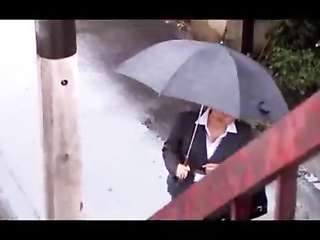 健康器具の訪問販売に訪れた若妻が最後にとった秘策「特典付き」の商品を見せられた独身巨根男 - 線上成人 成人影片 成人