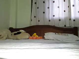 แม่ช่วยตัวเองในห้อง ลูกเคาะประตูไม่ยอมเปิด นิ้วมือแม่กำลังเบ็ดรัว ๆ ๆ