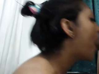 ディックカムをしゃぶりインドの女の子