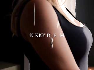 Puffy ass & endless legs of Nikky Dream make you wanna cum all over her