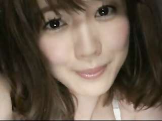 ベッドだけで巨乳のかわい子ちゃん