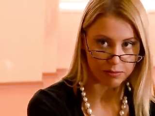 The secretary came to the boss to ask for a bonus, I had to be fucked in the ass