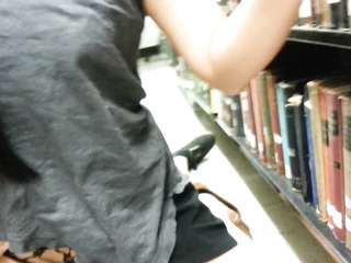 亚洲荡妇乱搞和很烂公鸡在学校图书馆