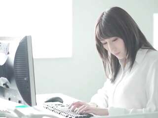 Chuyện tình buồn của cậu nhân viên và sếp nữ xinh đẹp