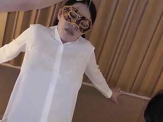 A Glamorous Wife Who Is Taken Out As An Excuse For Business And Roars And Enjoys A Feast