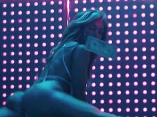 Jennifer Lopez striptease dance