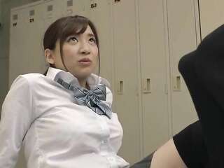 ฉันได้สร้างชุดกระโปรงสั้นซุปเปอร์มินิและถุงเท้ายาวถึงเข่าของเด็กผู้หญิง เธอสังเกตเห็นและเริ่มเล่นกับกระเจี๊ยวของฉันด้วยความตื่นเต้น ...[ตอนที่ 4]