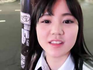 肌が綺麗でおっぱいが綺麗なJKとのセックス唾液たっぷりのフェラが気持ちいい。 後背位で見られるお尻がエロい。 猫が激しくピストンされるような気がします。