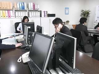 自宅で熟年のデリヘルと呼んだら…会社の上司がやってきました！ ?? 下克上中出しと水野優香セックス