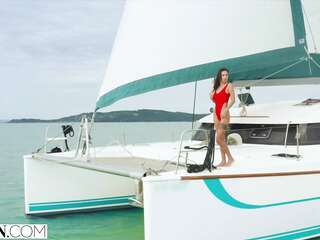 For the sake of wealth, a cutie hooked up with a bastard