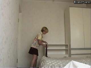 หนุ่มสาว สาว กระตุก ปิด ไปยัง พ่อ นอนหลับ และ ได้ ระยำ