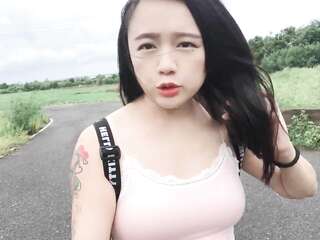 台灣女大生去旅行跟旅館老闆做愛換取住宿