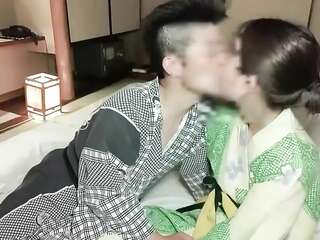 【温泉旅行】超かわいい19歳彼女の浴衣をはだけさせてまんこにむしゃぶりつく濃厚クンニ！