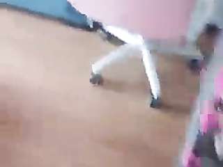 网红刘婷精彩演绎女儿在房间睡觉被弄醒和爸爸乱伦呻吟给力对白精彩