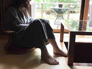 旦那にママ友と旅行と偽り清楚系人妻が旅館で一日中発情メス犬化_個人撮影_寝取られ_素人_不倫