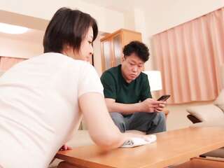 一回だけならセックスしても良いわよね…のつもりが息子にイカされ続けて沼堕ちした母親　櫻田杏奈