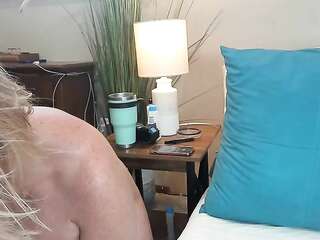 A girl at age in an erotic chat inserts a butt plug into her ass for her fans