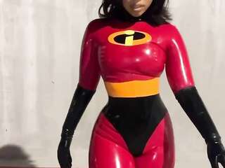 Chloe Bailey Shows Off Her flirty Figure in a New video latex