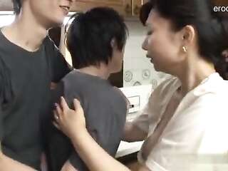 cô gái trẻ quan hệ tình dục bằng miệng