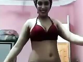 cô ấy đã quay phim và cho bạn xem cặp mông trắng ngần và cặp mông hở hang của mình.