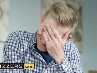 Британская старушка Beau Diamond жаждет большого члена активного парня