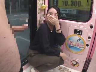 街上搭讪带到小车里诱导做爱（上部）